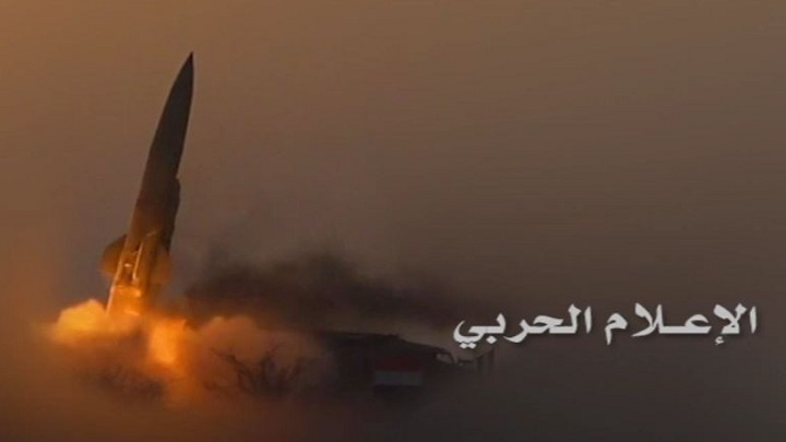 اليمن.. صاروخ توشكا يضرب تجمعات قوى الغزو في الساحل الغربي