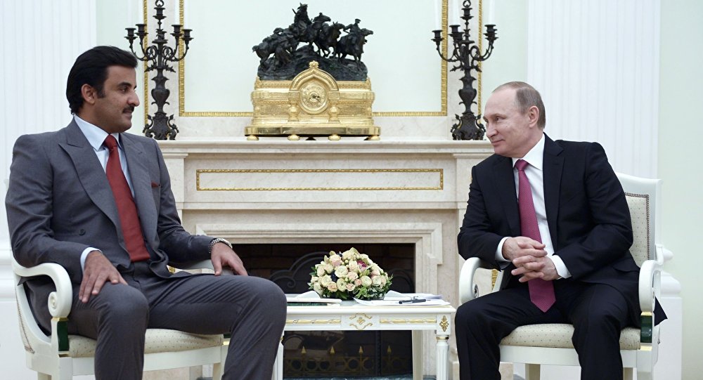 الرئيس الروسي يسلم أمير قطر الراية الرمزية لتنظيم مونديال 2022