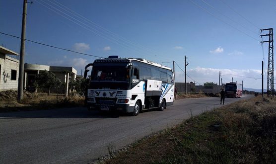 تجهيز 33 حافلة تقل المئات من الإرهابيين وعائلاتهم لنقلهم من قرية أم باطنة بريف القنيطرة إلى شمال سورية