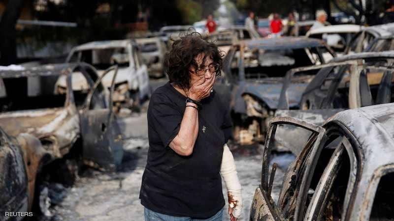 عائلات متفحمة وضحايا بعناق أبدي.. مشاهد "المأساة اليونانية"