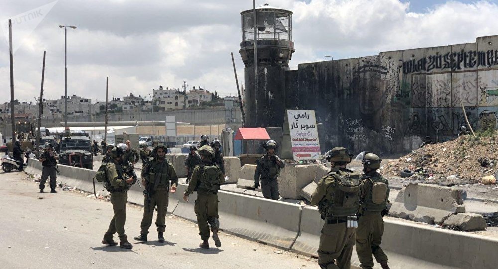 إصابة 3 مستوطنين بعملية طعن قرب القدس واستشهاد المنفذ