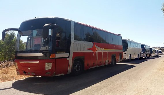 وصول حافلات إلى معبر قرية أوفانيا لإخراج الإرهابيين الرافضين للتسوية من منطقة جباثا الخشب بالقنيطرة