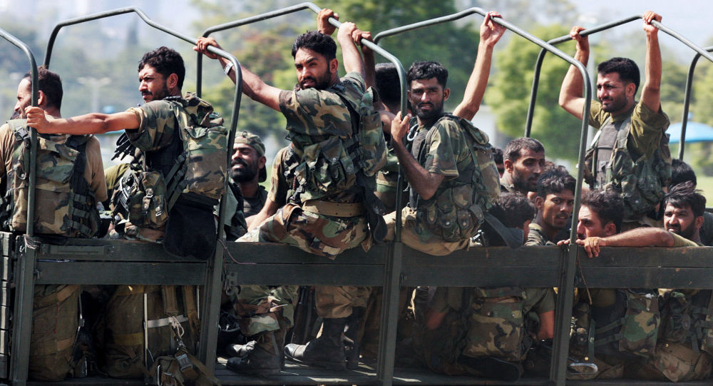 باكستان: مئات المسلحين يتخلون عن أسلحتهم