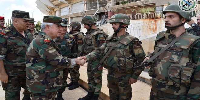 بتوجيه من الرئيس الأسد… العماد أيوب يزور بعض الوحدات العسكرية في المنطقة الجنوبية