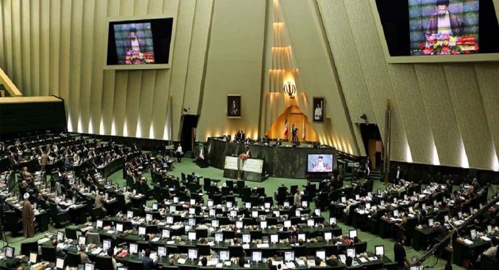 البرلمان الإيراني يتسلم أول تقرير تقني حول إنتاج الوقود النووي