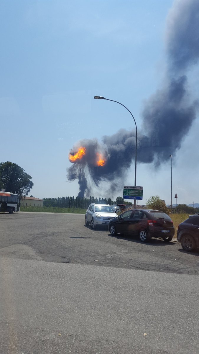دوي انفجار ضخم قرب مطار بولونيا في إيطاليا