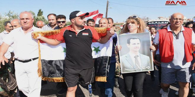 ضابط جريح في الجيش يتحدى إصابته ويبدأ مسيرا من قريته بريف مصياف إلى دمشق