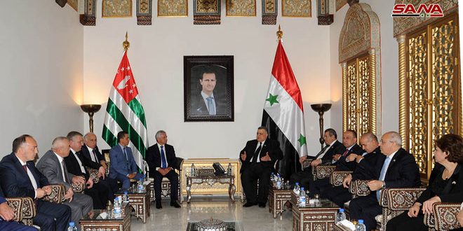 الرئيس خادجيمبا لـ صباغ: علاقاتنا متجذرة مع أرض سورية المقدسة وسنعمل لدفعها إلى الأمام