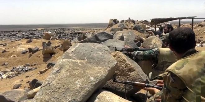 الجيش يثبت مواقع جديدة بالجروف الصخرية في تلول الصفا ويلاحق فلول إرهابيي “داعش” ببادية السويداء