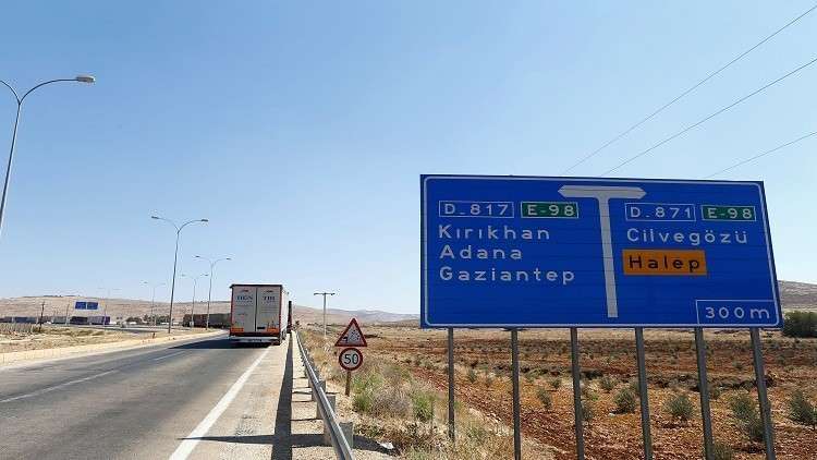 الجيش التركي يكثف تعزيزاته على الحدود مع سورية