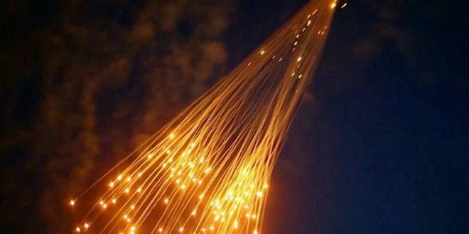“التحالف الدولي” يستهدف بقنابل الفوسفور الأبيض مدينة هجين في ريف دير الزور ويتسبب باستشهاد وجرح عدد من المدنيين