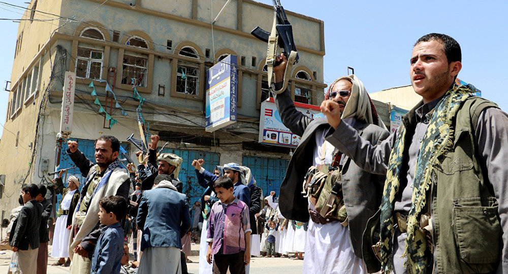 الحوثيون يعلنون استهداف تجمعات للجيش السعودي في جازان بصاروخ باليستي