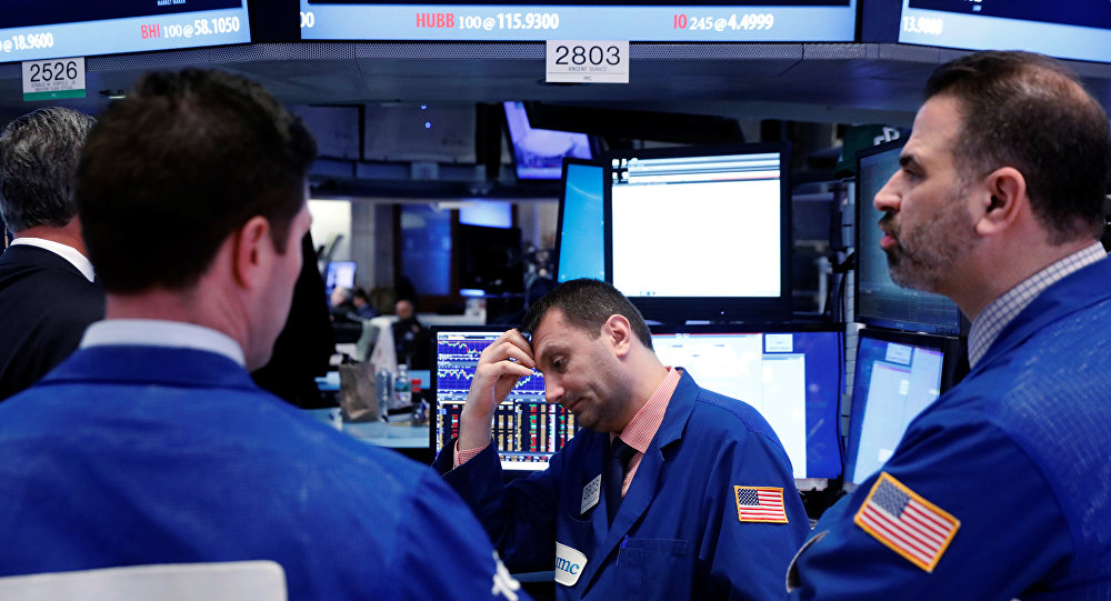الأسهم الأمريكية تهبط 3 بالمئة بفعل مخاوف تجارية واقتصادية
