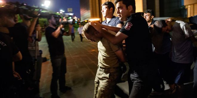 سلطات النظام التركي تعتقل 118 جنديا بذريعة صلتهم بالداعية غولن