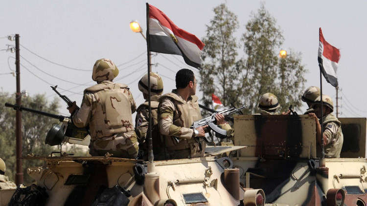 مصادر: مقتل 5 عسكريين مصريين بانفجار لغم في العريش