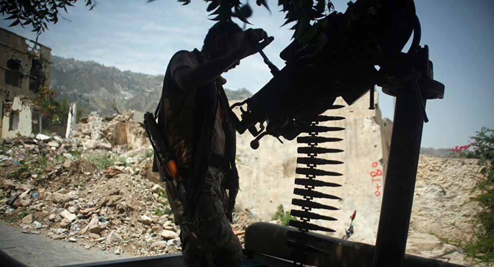 التحالف يعزز قواته في المخا اليمنية بمئات المدرعات