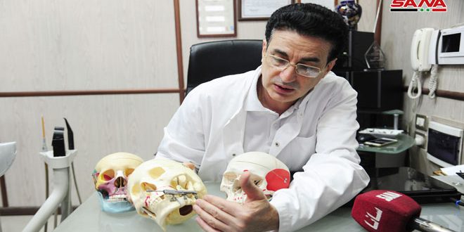 جراح سوري يبتكر تقنية وجهازا لبناء عظم الفك السفلي ذاتيا
