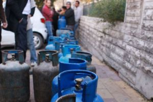 بورصة أسعار الغاز المنزلي في ريف دمشق إلى إرتفاع: الإسطوانة بـ9000 و تعبئة الطباخ الوسط بـ2500 ليرة