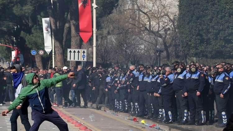 صدامات بين متظاهرين وقوات الأمن في ألبانيا