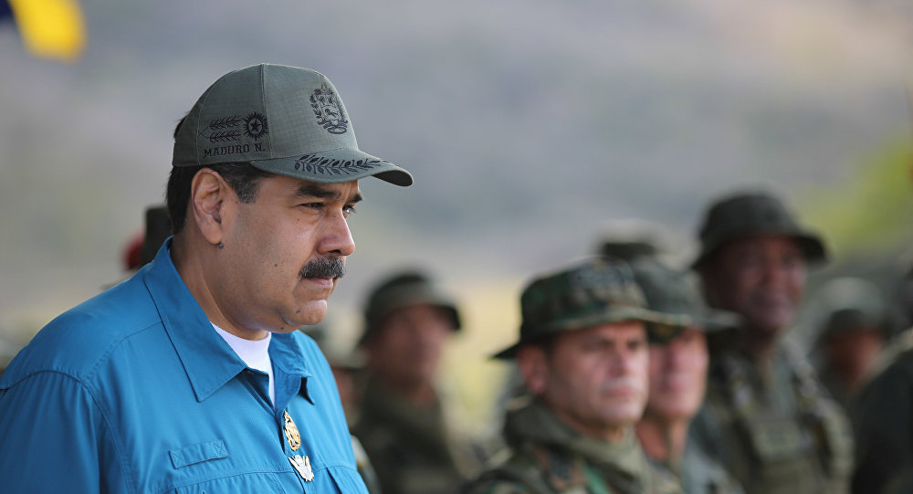 مادورو يدعو الشعب والقوات المسلحة للدفاع عن البلاد في حال "تعرضه لشيء ما"