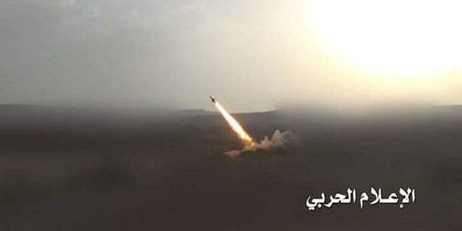 الجيش اليمني يدمر آليتين لمرتزقة العدوان ويطلق صواريخ (زلزال) على تجمعاتهم