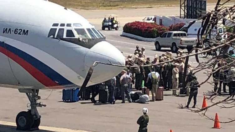 مصدر دبلوماسي: لا لغز وراء وصول عسكريين روس إلى فنزويلا