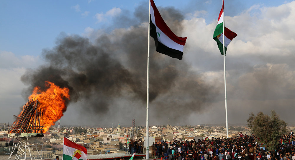 متظاهرون يحرقون مقرات الأحزاب الكردستانية الرئيسية في محافظة السليمانية
