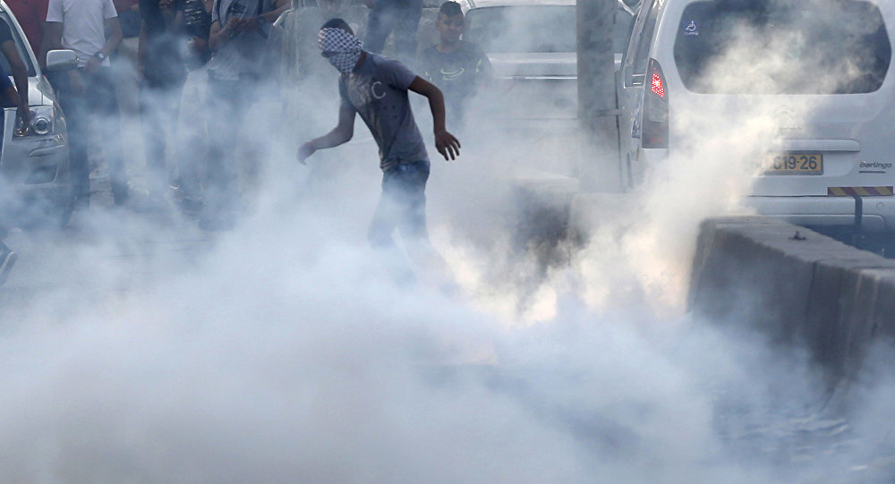 القوات "الإسرائيلية" تصيب محتجين فلسطينيين بالرصاص المطاطي والحي