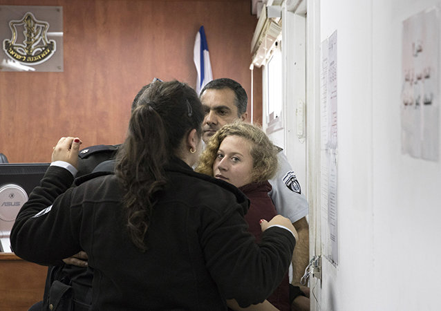 النيابة العسكرية "الإسرائيلية" تطالب بتمديد اعتقال عهد التميمي لأسبوع إضافي
