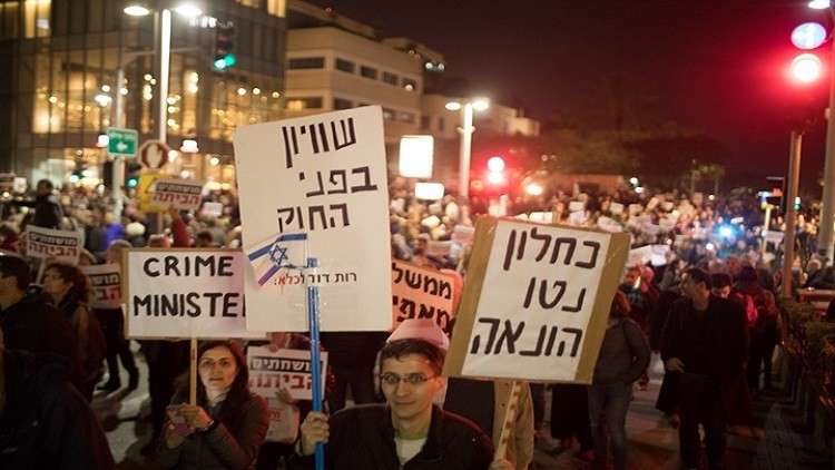"الإسرائيليون" يواصلون التظاهر ضد "فساد نتنياهو" ويدعون لسجنه