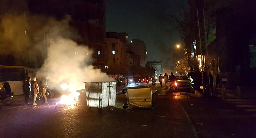 محكمة إيرانية: اعتقال 132 من مثيري الشغب بمشهد والهدوء يعود للمدينة