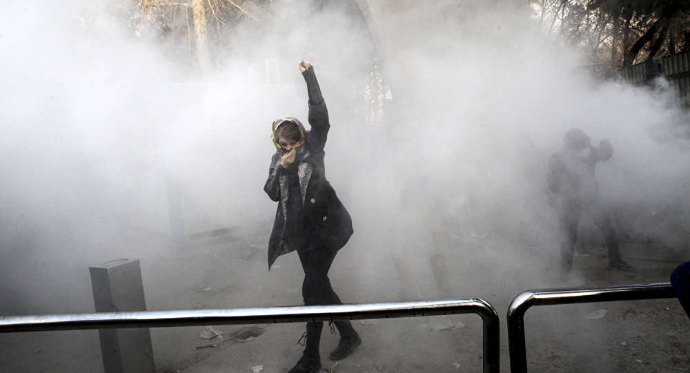 اعتقال أوروبي غرب إيران خلال تظاهرات ضد الحكومة