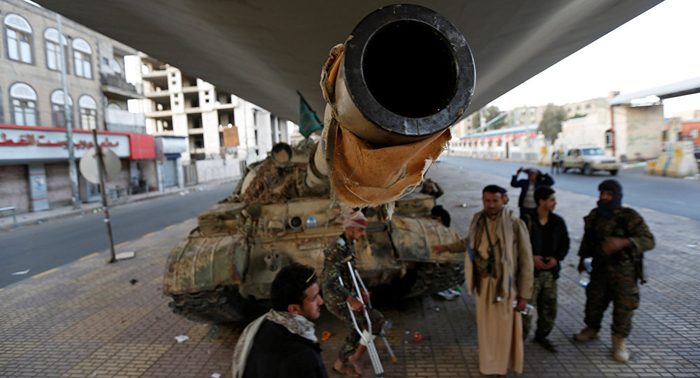 اليمن... "أنصار الله" تسيطر على موقع استراتيجي والتحالف يقصف الحديدة