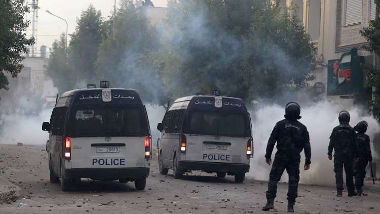 تصاعد الاحتجاجات وانتشار الجيش في عدة مناطق في تونس