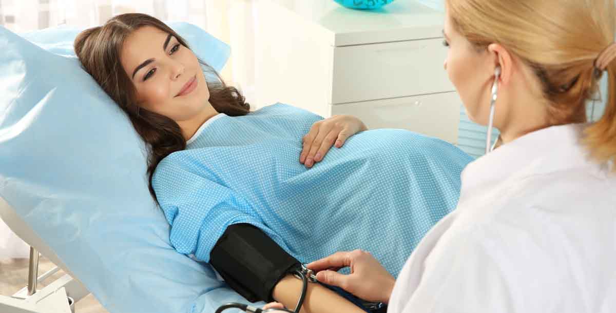 في أي عمر تقل احتمالات الولادة المبكرة عند النساء؟