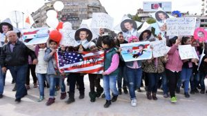 وقفة احتجاجية في ساحة سعد الله الجابري بحلب رفضا للوجود الأمريكي على الأراضي السورية