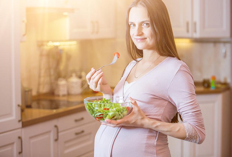 أطعمة تخلصك من تورم الأطراف في الحمل