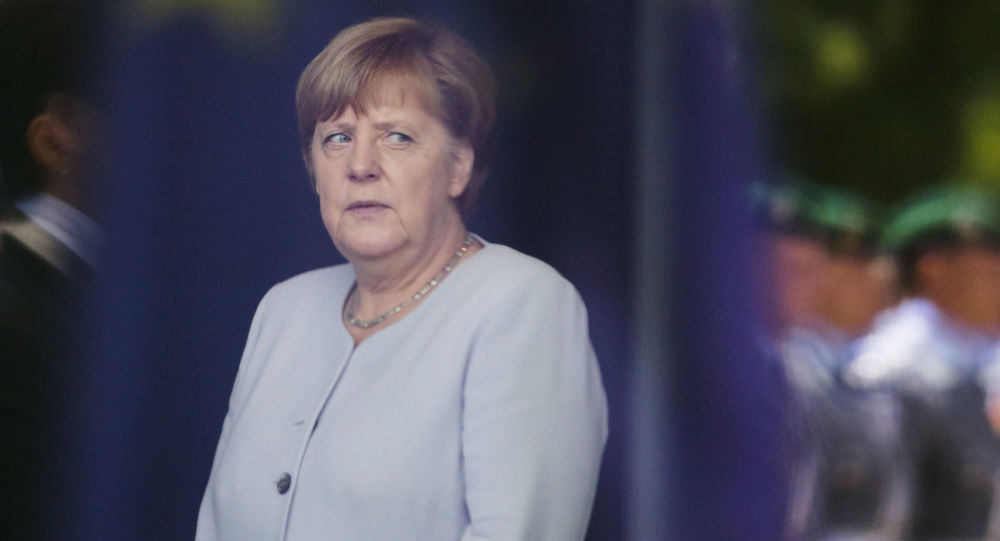 ميركل: ألمانيا ستعمل مع فرنسا للتعامل مع الوضع المريع في سورية