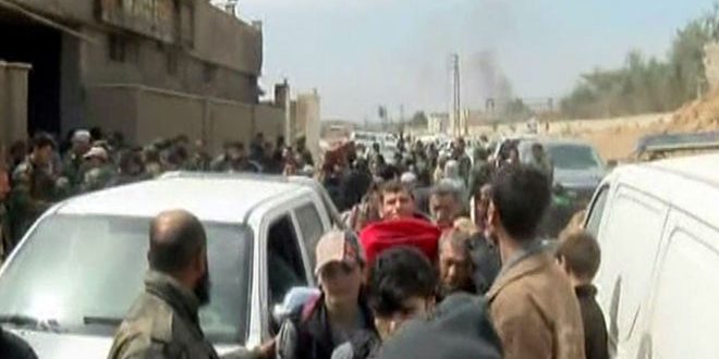 الجيش يؤمن خروج دفعة من المدنيين المحاصرين من قبل الإرهابيين في الغوطة الشرقية عبر ممر حمورية