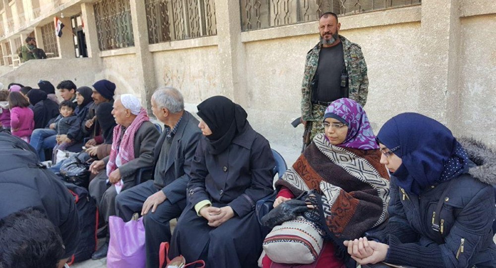 مركز المصالحة الروسي: مغادرة أكثر من 44 ألف شخص الغوطة الشرقية منذ بدء الهدنة
