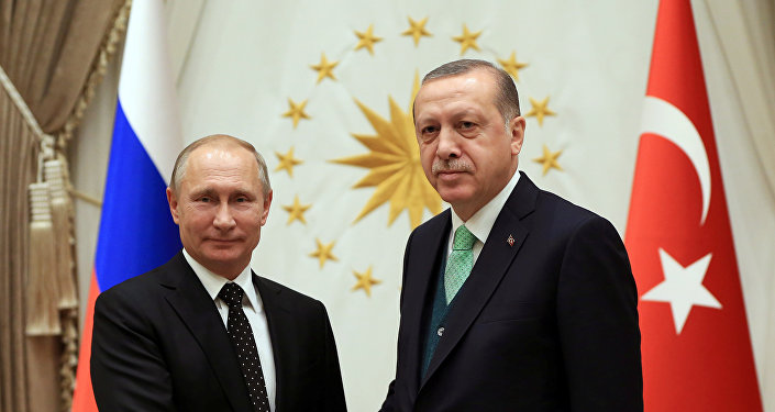 أردوغان يهنئ بوتين بالفوز ويشير إلى التعاون الفعال في سورية