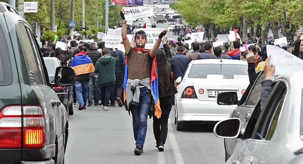 شرطة أرمينيا تحتجز نحو 200 شخص خلال الاحتجاجات