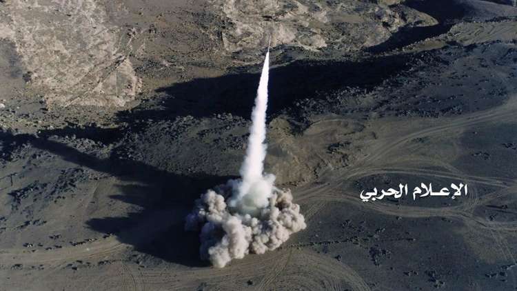 الحوثيون يطلقون دفعة صواريخ على نجران السعودية والمملكة تعلن التصدي لها