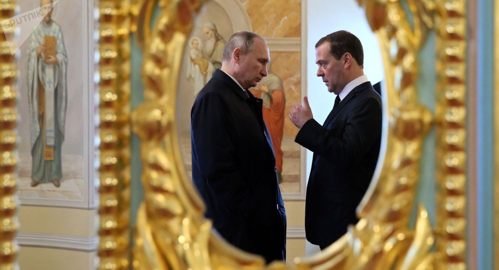 بوتين يرشح مدفيديف لمنصب رئاسة الوزراء
