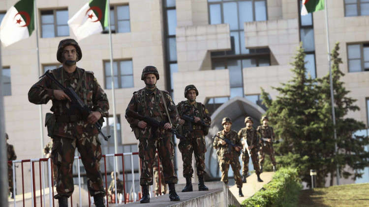 الجيش الجزائري يدمر أوكار المسلحين شمال شرقي البلاد