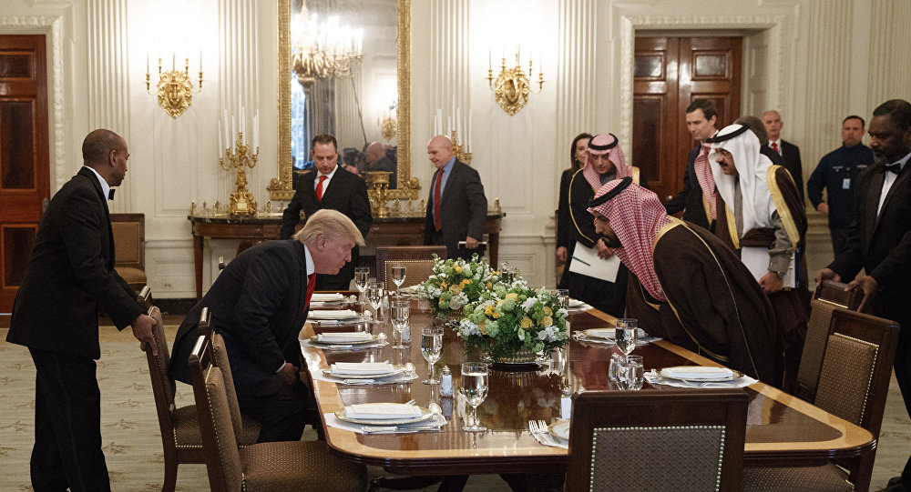 صحيفة: خطة ترامب بشأن السعودية والإمارات تتلقى "طعنة في الظهر"