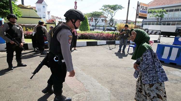 مصرع 5 أشخاص بانهيار منجم للتنقيب غير الشرعي عن الذهب في إندونيسيا