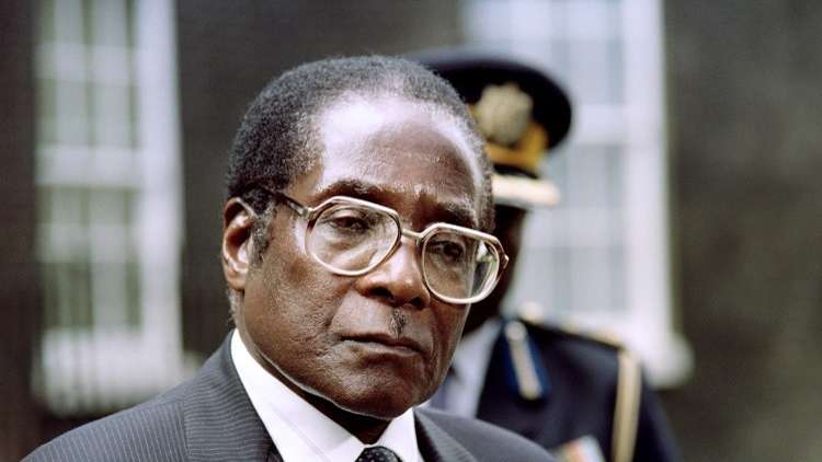 بعد تسريبات عن قبوله التنحي.. موغابي يتحدى الجيش ويتمسك بالسلطة