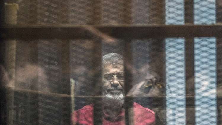 محكمة القاهرة تسمح لمرسي إجراء فحص طبي على نفقته