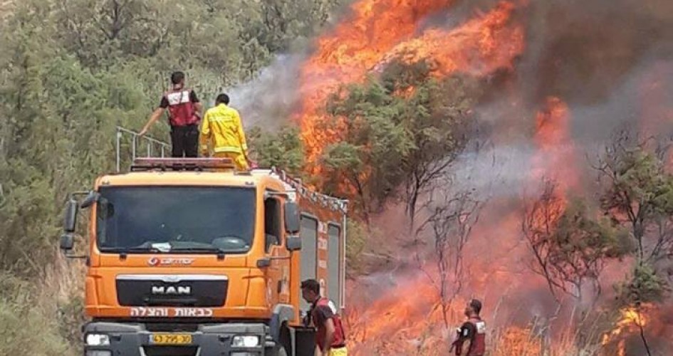طائرات فلسطينية حارقة تشعل مستوطنة سديروت والنيران تمتد إلى الأحياء